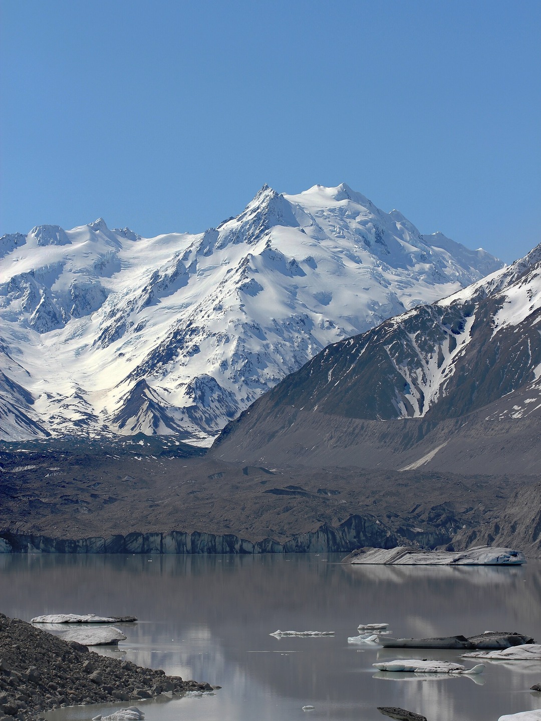 南岛雪山湖泊
